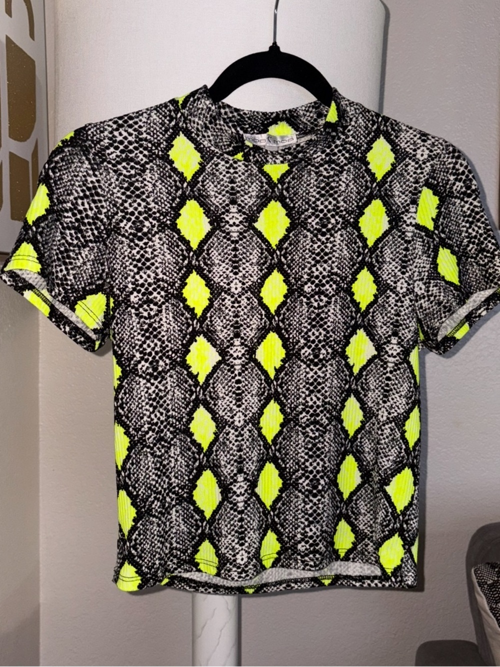 Moa Moa Black & Neon Yellow Snake-Print Crop Top